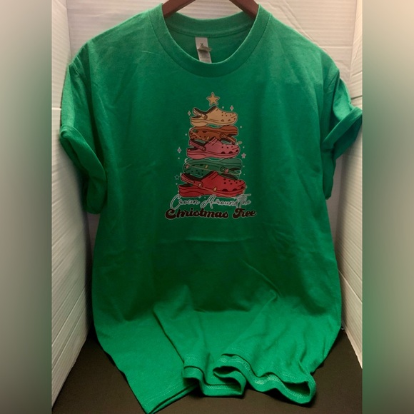 Everyone loves a tee shirt Crocin around the Christmas tree - Picture 2 of 3